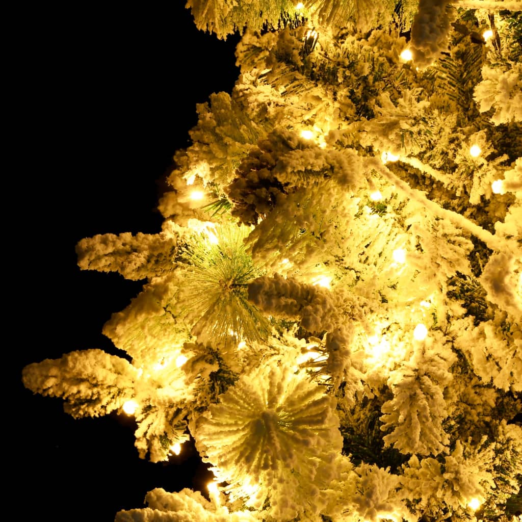 Kerstboom met LED en dennenappels en sneeuw 225 cm PVC en PE